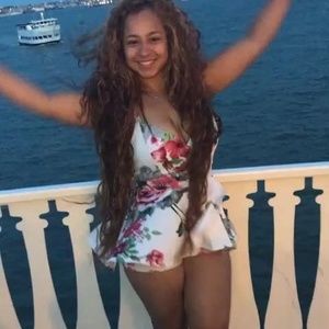 Meet your Posher, Scarlet